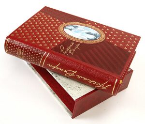 Книга в кожаном переплёте "Русская венера"