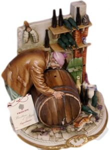 Statuette "Mouse by the barrel"