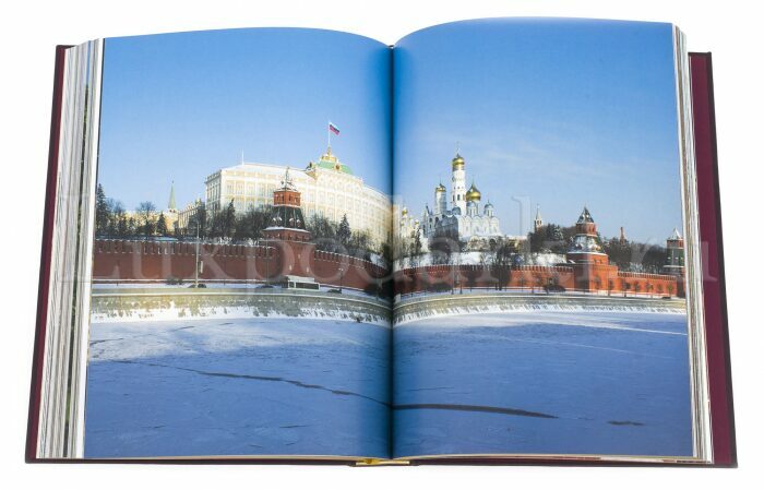 Подарочная книга в кожаном переплёте "Московский кремль" в коробе (двуязычное издание)