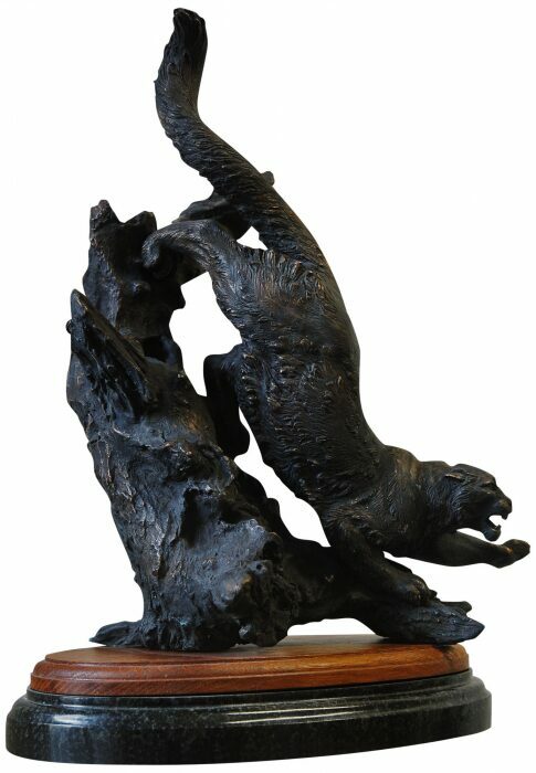 Авторская скульптура из бронзы "Атакующий барс"