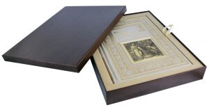 Книга в кожаном переплете "Библия в гравюрах Гюстава Доре" Златоуст