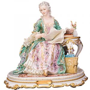 The sculpture "Madame Pompadour" is multicolored