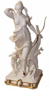 Statuette "Diana - the goddess of hunting", color: bone