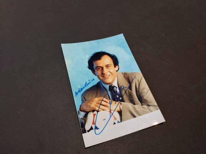 Фотография футболиста и тренера Мишеля Платини с автографом