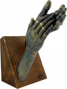 Скульптура "Поддерживающие руки" (Supportive hands)