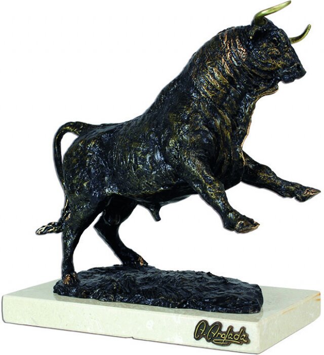 Скульптура "Злой бык" (Angry bull)