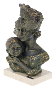 Скульптура "Семья" (Family)