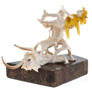 Сувенир из бивня мамонта и янтаря "Похищение Европы"