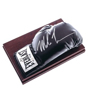 Боксерская перчатка с автографом Майка Тайсона (черная)