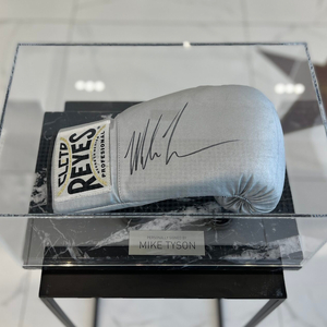 Боксерская перчатка с автографом Майка Тайсона, мрамор черный