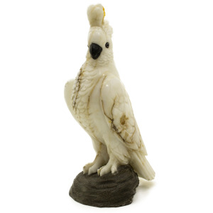 Скульптура из ангидрита "Попугай"