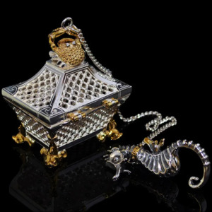 Silver tea strainer "Casket"