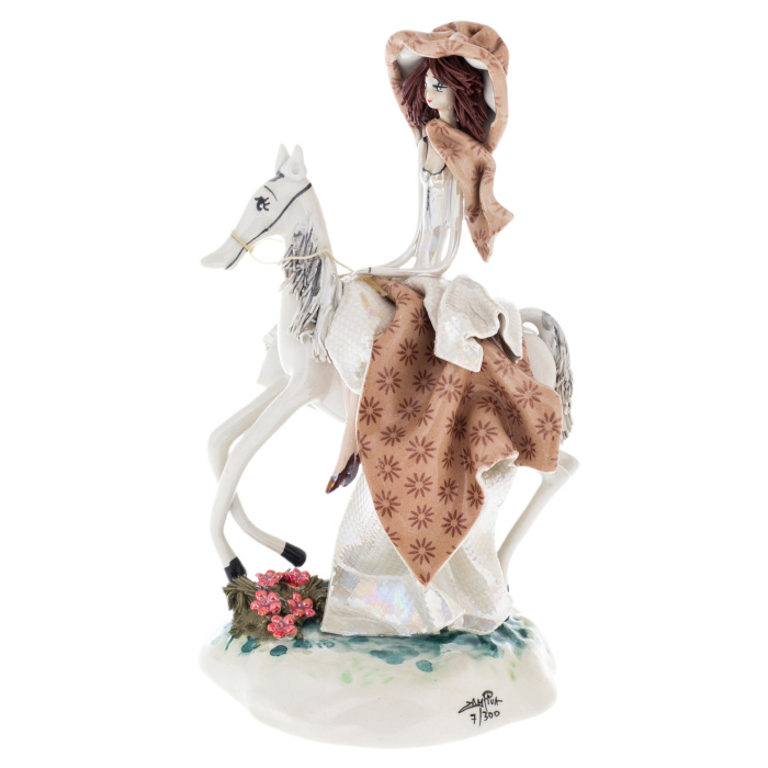 Статуэтка из фарфора "Леди на лошади" коричневая