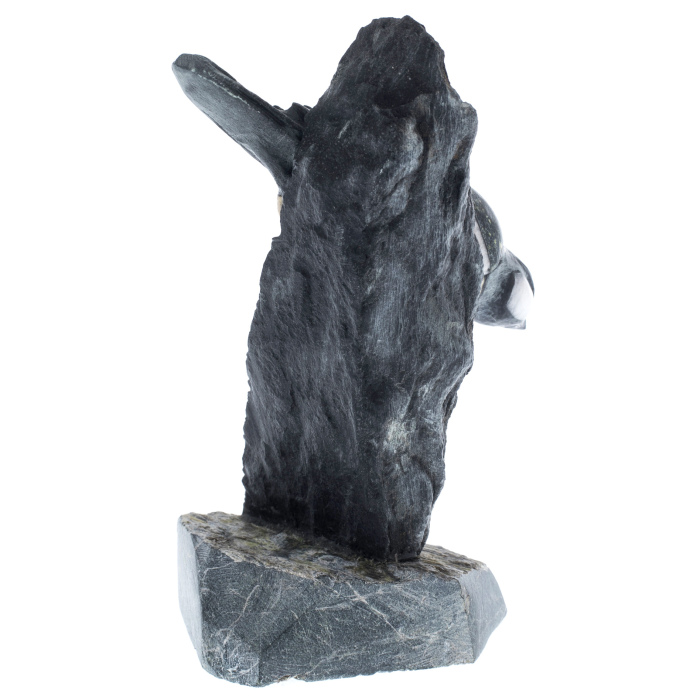 Скульптура из камня "Синица"