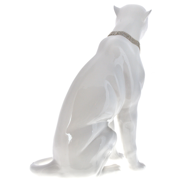 The statuette "Panther" is white