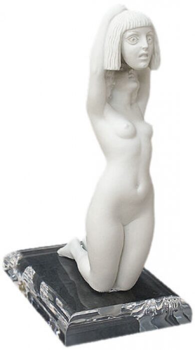 The statuette "The Girl with the mask"